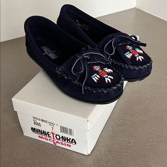 Minnetonka Thunderbird hare sole size 7 Navy - Picture 1 of 10